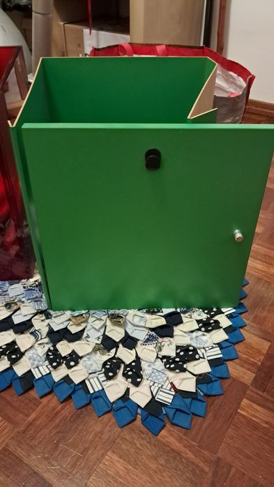 Povel Kallax efeito madeira 4 x 4 + 2 gavetas + 1 porta