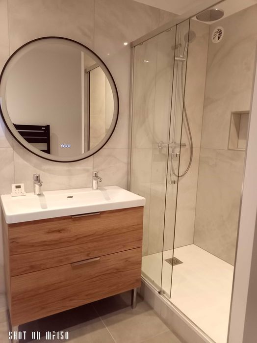 Wykonuje remonty mieszkań, łazienek, montaż okien, układanie płytek, paneli podłogowych Tel665253252 (po 19tej)Wiesiek