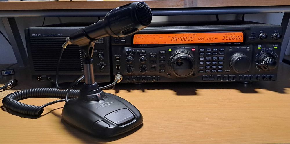 Yaesu FT-920 + Yaesu SP-8 + Yaesu MD-100 - Radioamador CB