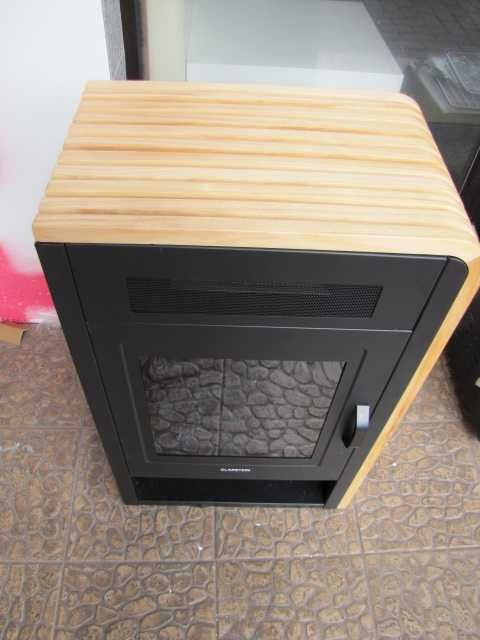 Kominek elektryczny grzewczy wykończenie drewno 1900W Klarstein