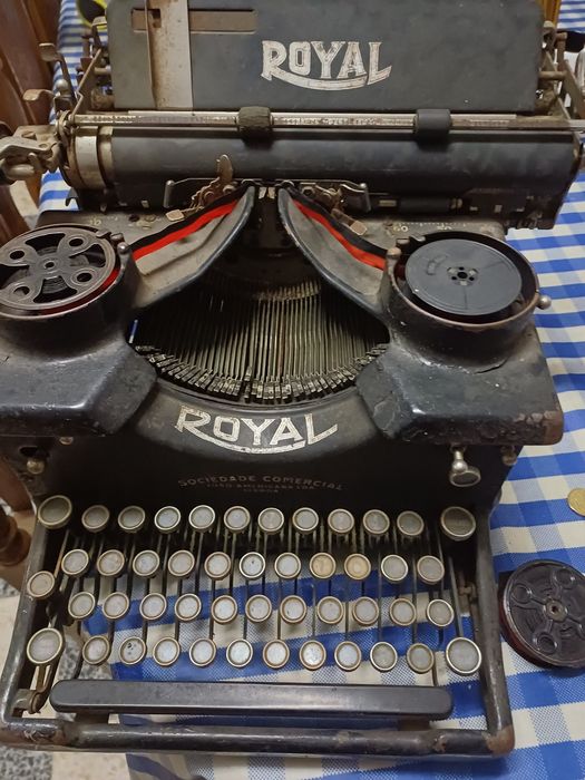 Máquina de escrever Royal