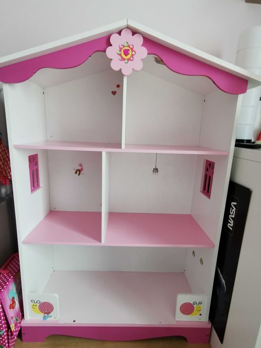 Domek dla lalek lub regał różowy