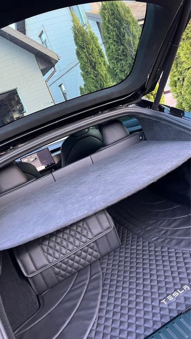 Tesla Model S PLAID 2023 року