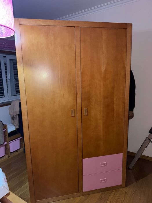 Roupeiro cor de rosa