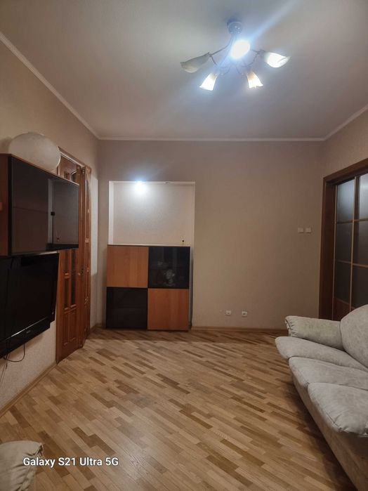 Продам 3 кв вул. Свободи ( Іванова) 12/16, до метро -4 хвилини