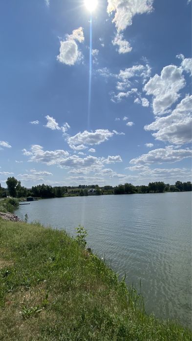 Хатинка + Струмок, с. Красне Перше, м. Обухів 3км, м. Київ 35км.