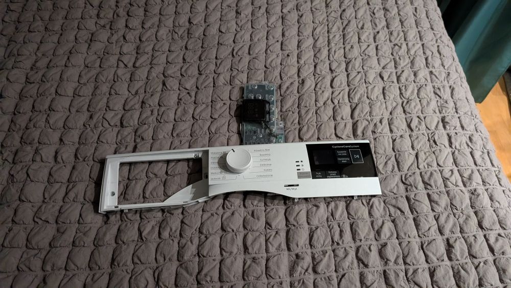 Części do suszarki Electrolux EW9HEU478R – uszkodzona pompa ciepła