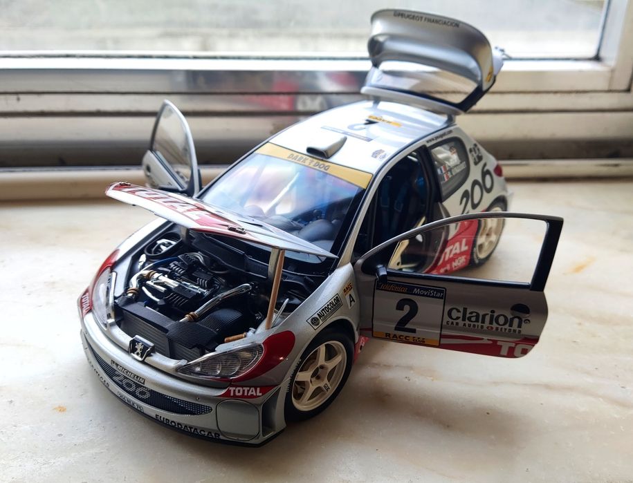 Miniatura 1/18 AutoArt Peugeot 206 WRC
