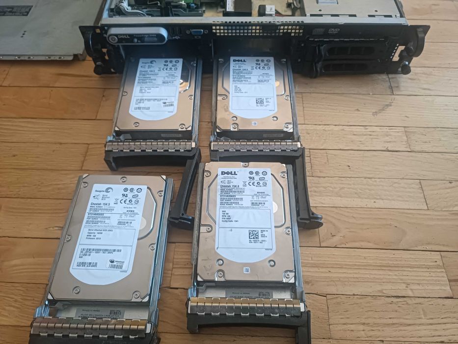 Dell PowerEdge 2950  / 4 x SAS 146 GB /