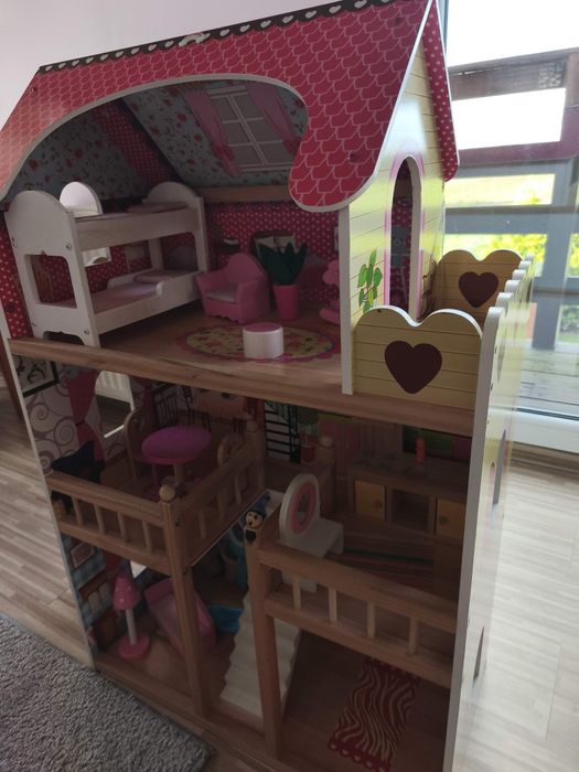 Domek dla lalek drewniany