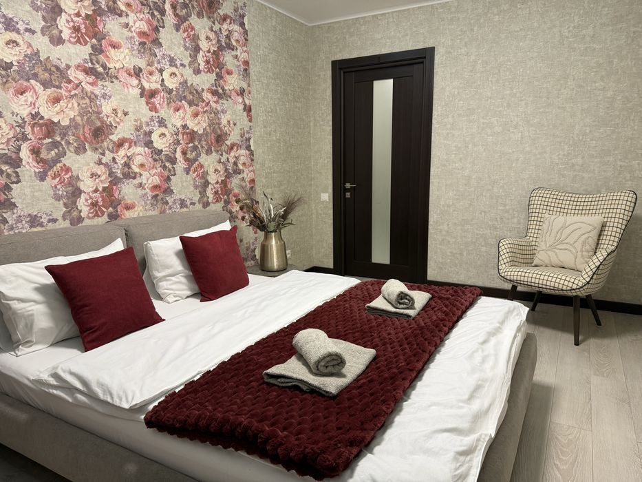 ЖК"Сімейний",Є СВІТЛО,зал.вокзал,Тяжилів,1-кім.квартира подобово