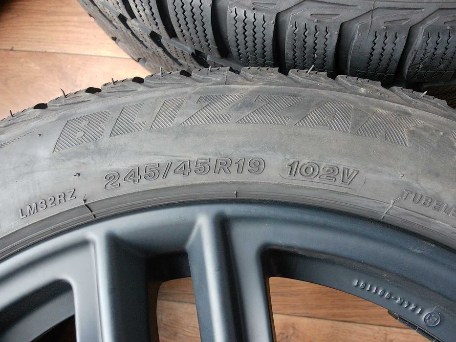 Bridgestone Blizzak LM32 245/45/19 102V ładne!