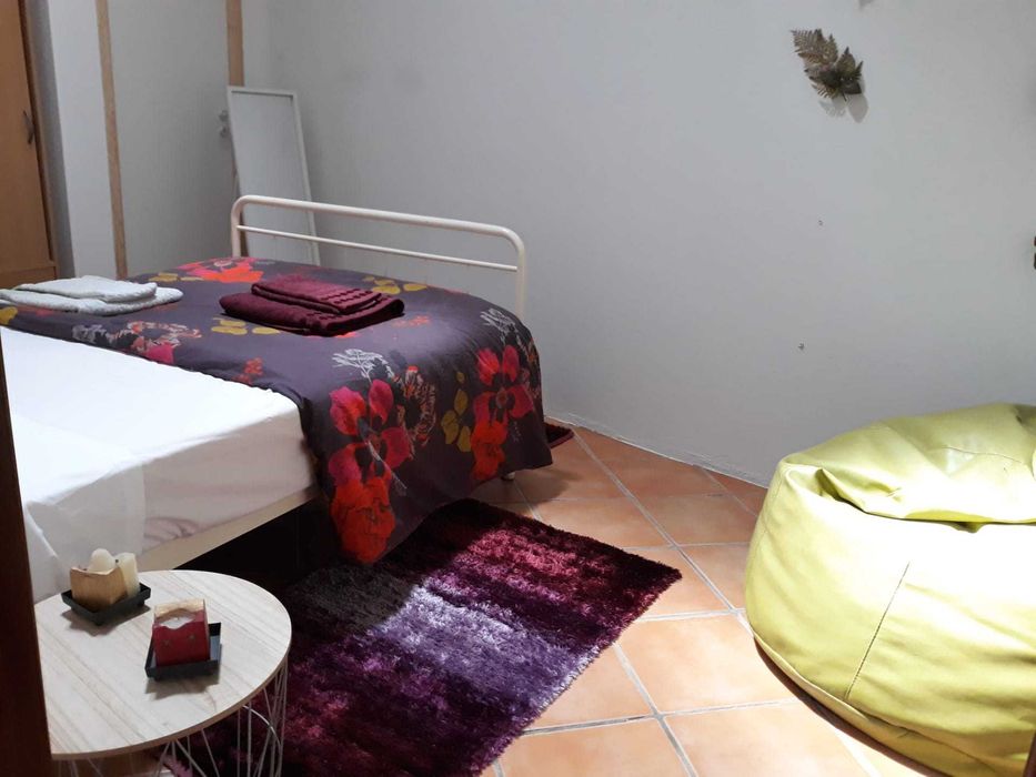 1ha Quinta murada com casa de habitação e terreno agrícola