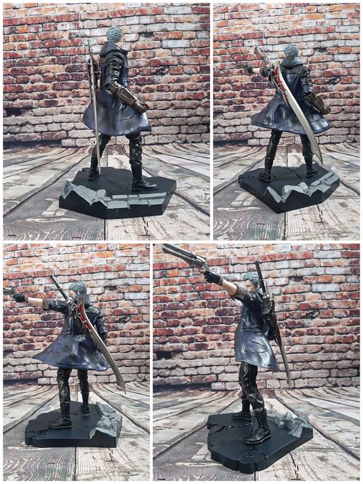 Колекційні фігурки з гри Devil May Cry.