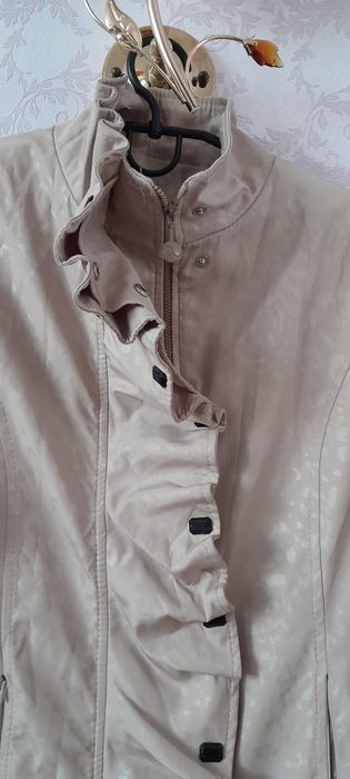 Продам плащдля дівчини, жінки 44 розміру