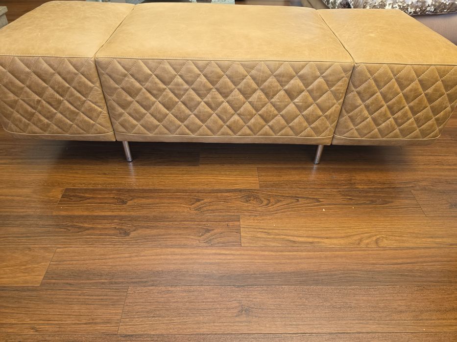 Banqueta em pele selvagem
