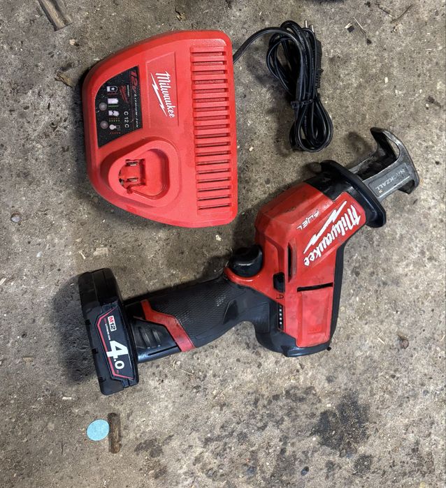 Milwaukee m12 chz lisica