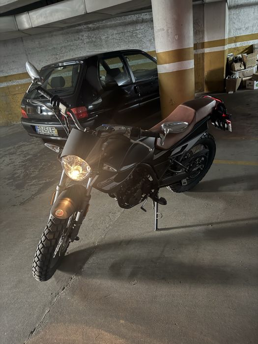 UM Scrambler Classic 125cc (2017) – Apenas 2000 km Reais! Como Nova
