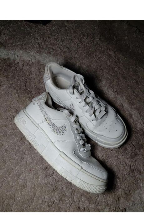 Кросівки жіночі, NIKE, оригінал,Модель W AF1 Pixel SE. Шикарні.