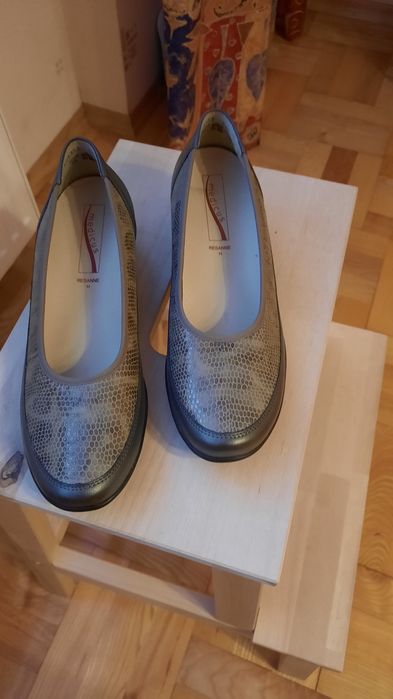 Mega  buty skóra na koturnie Medicus. Rozm. 39.