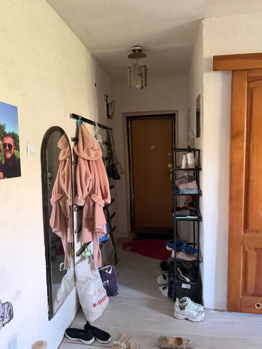 ТЕРМІНОВО ПРОДАМО 1к Квартира  Виставка, Зарічанська , 45м2 2кім -переплановано в однокімнатну і кухня-студія, поверх 5 , цегляний будинок