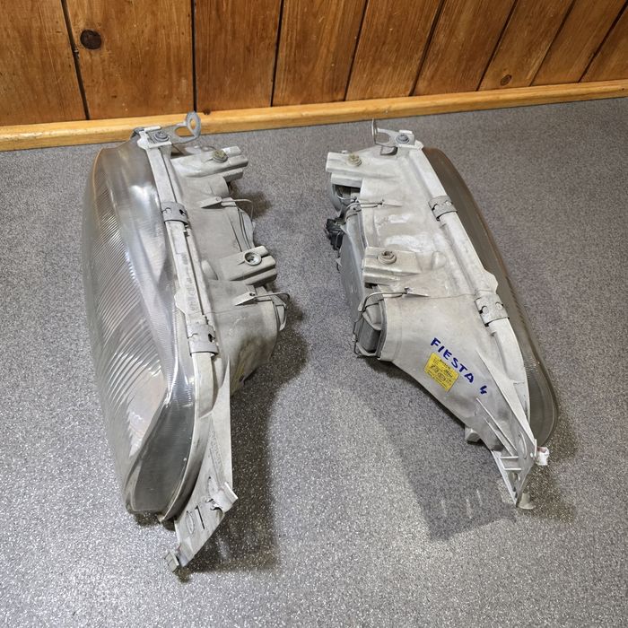 Фари передні Ford Fiesta Mk4 95-99r 0301049004  0301049003