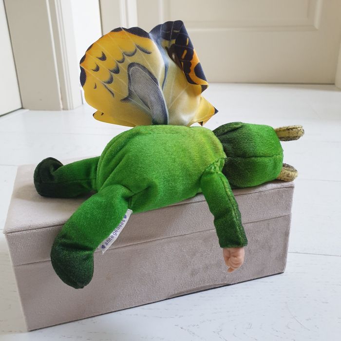 Anne Geddes laleczka niemowlę zielony motylek