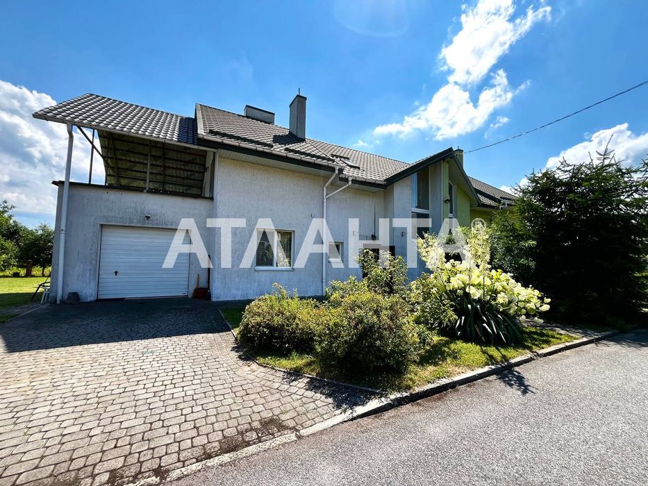 Продаж котеджу в смт Запитів + 10 соток землі.