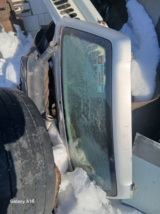 Ляда  гольф 3 кришка задня скло