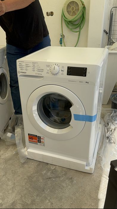 Máquina de lavar roupa INDESIT 8kg/1200 NEGOCIAVEL
