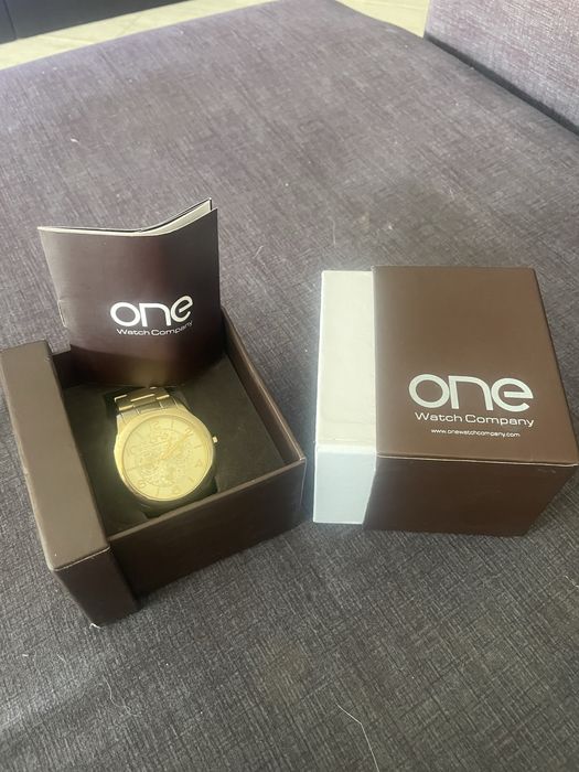 Relogio one doutado com caixa original