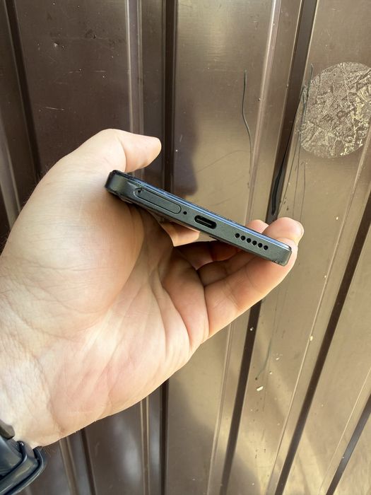 На деталі Xiaomi Redmi Note 14 4G 24117rn76e