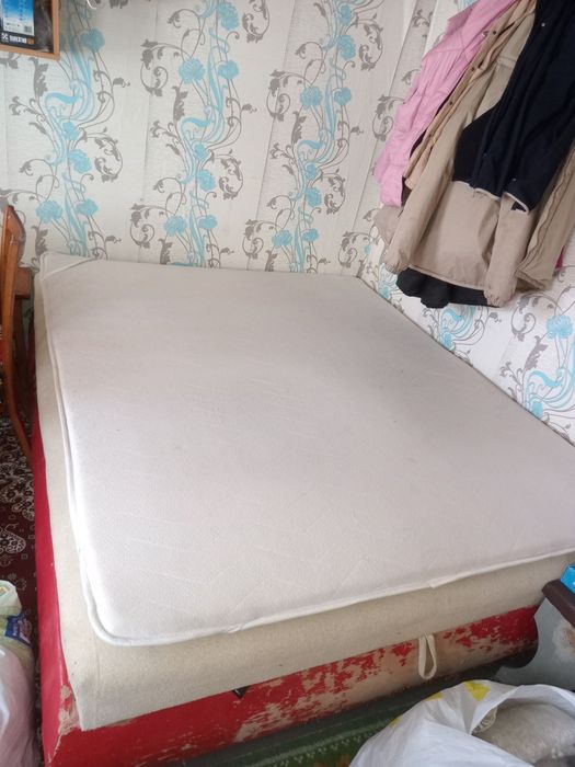 Двоспальне ліжко