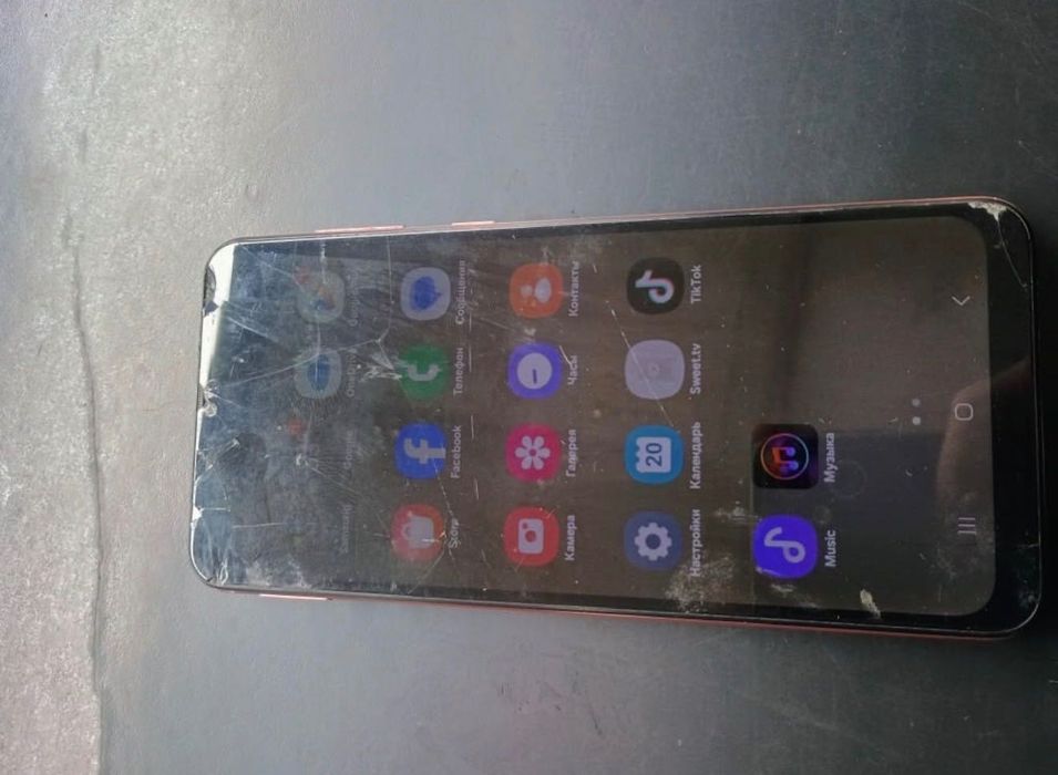 Продам мобільний телефон Samsung Galaxy A04