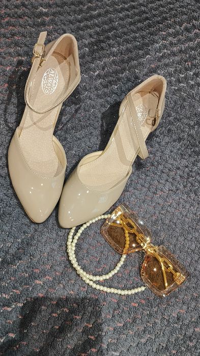 Szpilki beżowe nowe