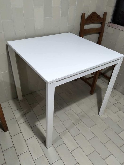 Mesa quadrada branca
