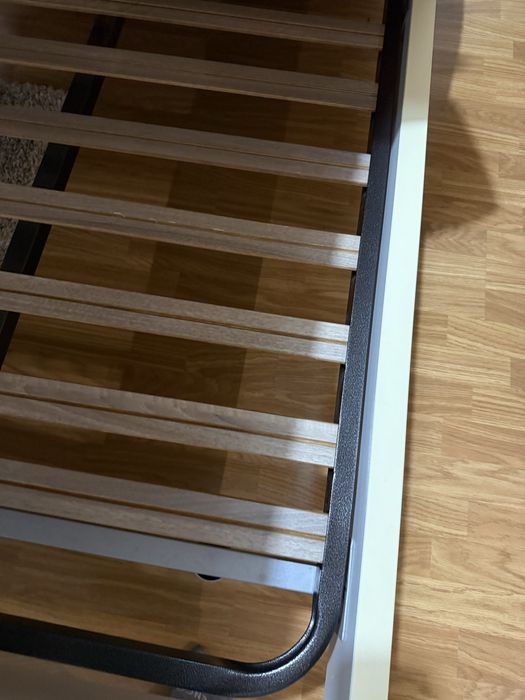 Cama de solteiro (colchão não incluido)