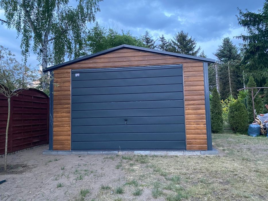 Garaż blaszany jednostanowiskowy 4x5 m - Dach dwuspadowy, Brama uchyln