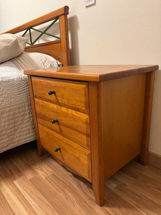 Quarto Casal completo em madeira maciça