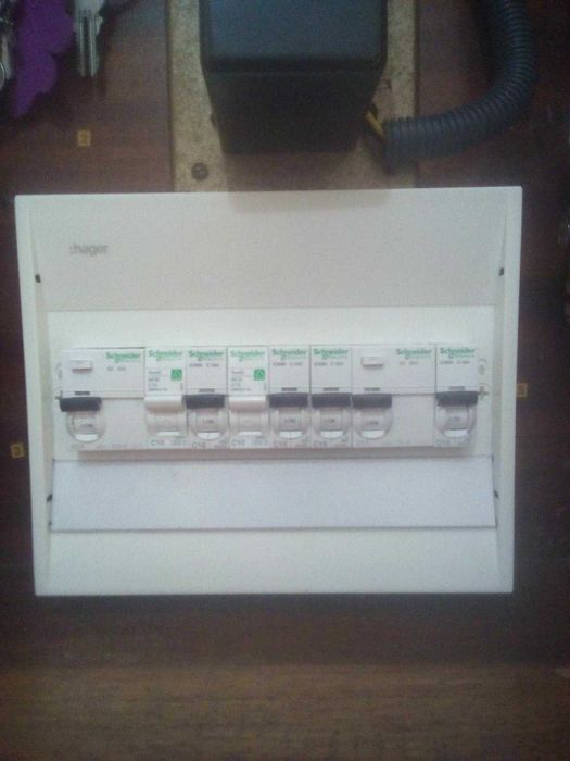 electricista , executa e repara instalações eléctricas, quadros eléctricos, avarias , condominios