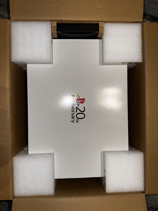 Playstation 4 edição especial “20th anniversary”