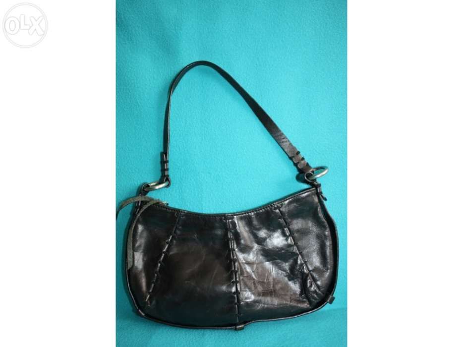 Pochette em pele preta MANGO NOVA