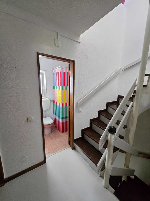 3 quartos para arrendar em duplex na Alapraia