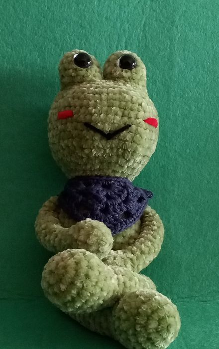 Sapinho em crochê amigurime