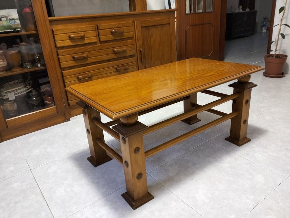 Móvel de sala e mesa