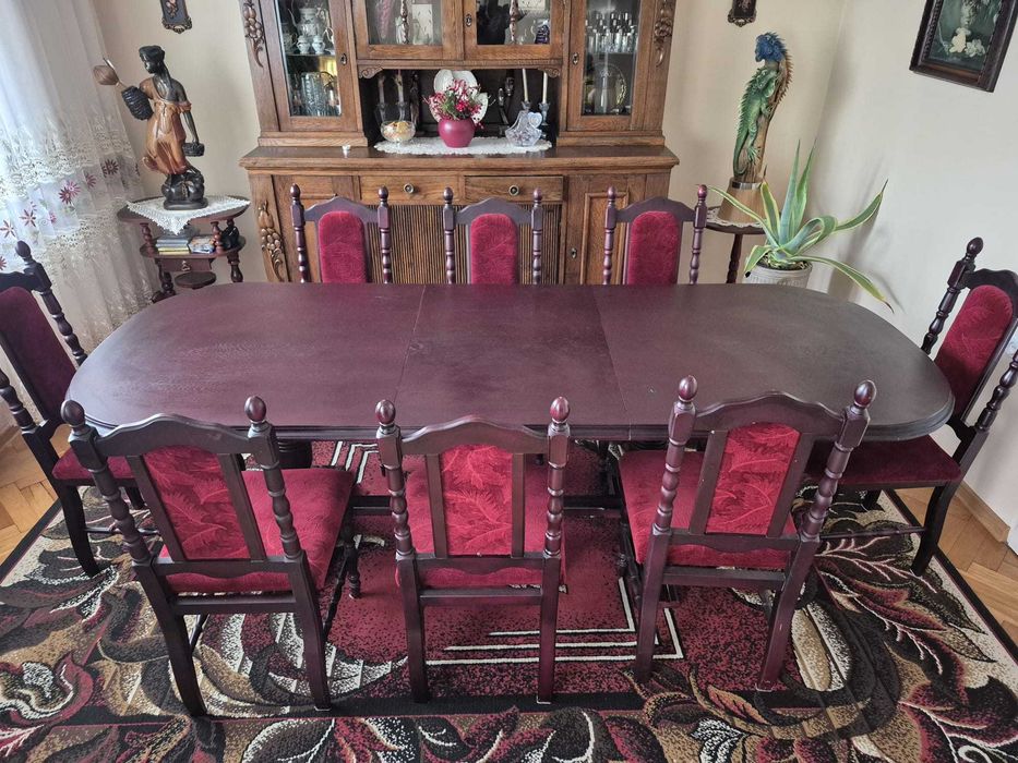 Stół rozkładany plus 8 krzeseł