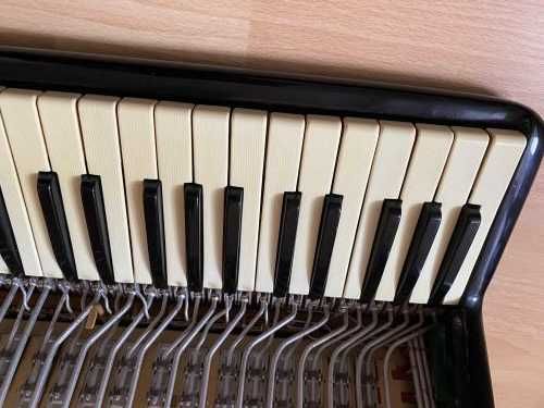 Akordeon Hohner Atlantic III 120B - klawisze - okazja