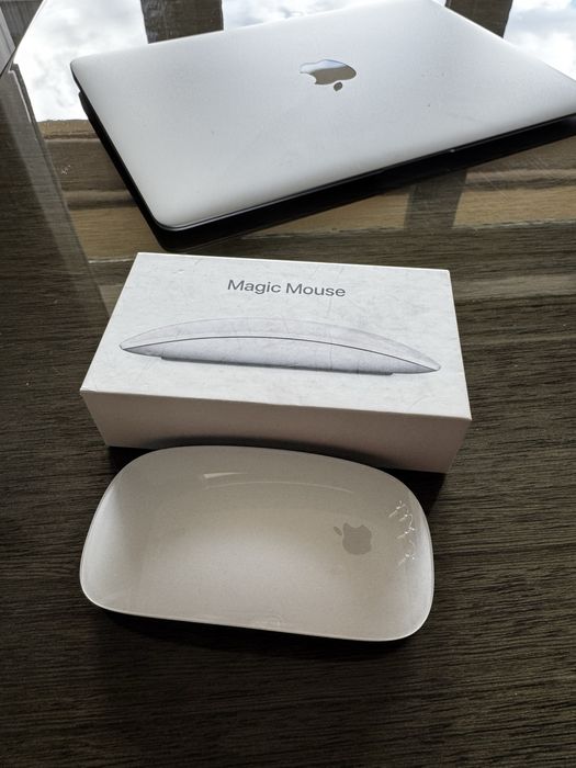 Apple MacBook Air 13" (2017) + Magic mouse + Carregador novo