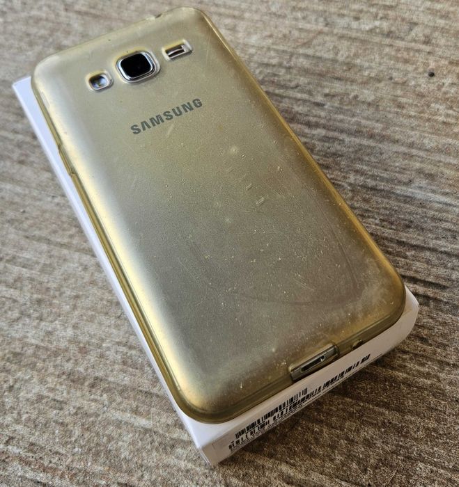 Samsung J3 + carregador