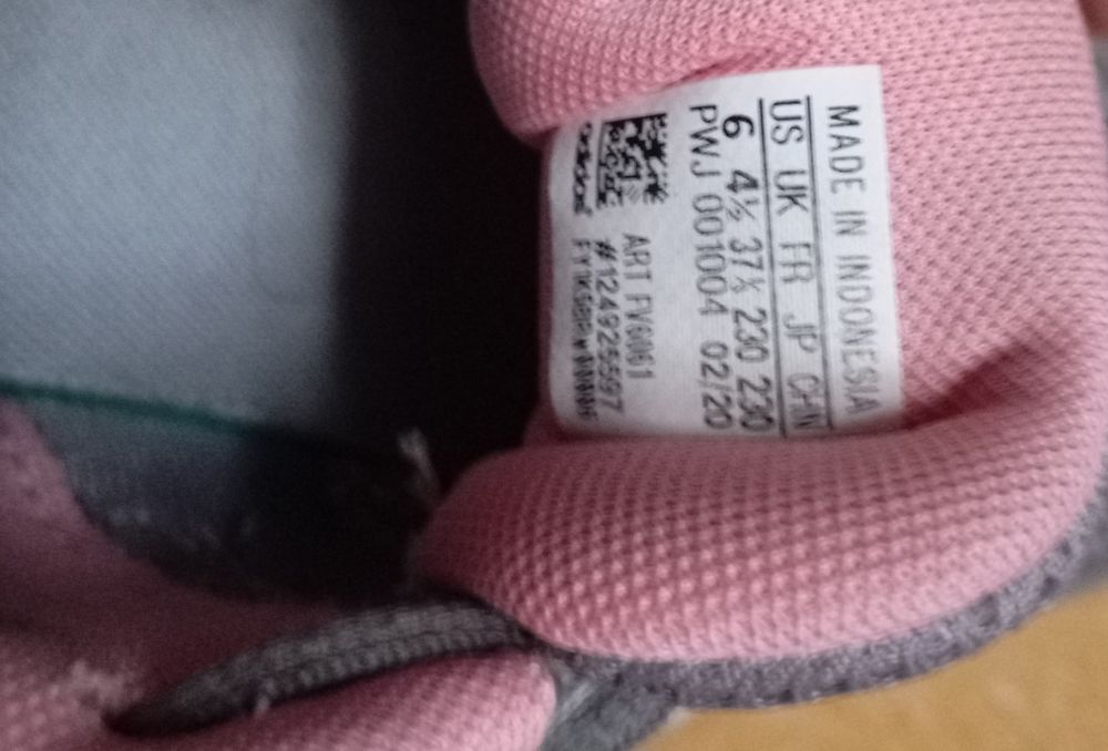 Sapatilhas Adidas, em excelente estado.